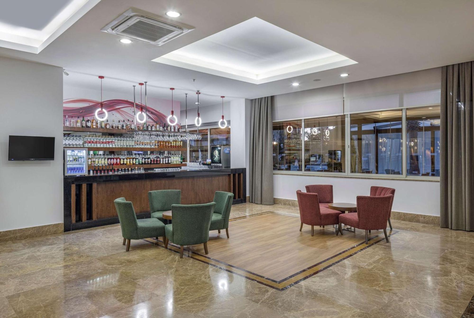 Ramada Resort By Wyndham Lara Анталия Екстериор снимка